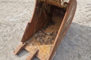 600mm or 24" Digging Bucket on 65mm pins to fit 13/14 Ton Excavator SKU 10707