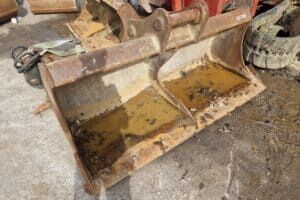 1800mm or 6ft Grading Trenching Bucket 80mm pins 20/25 Ton Excavator SKU 10709