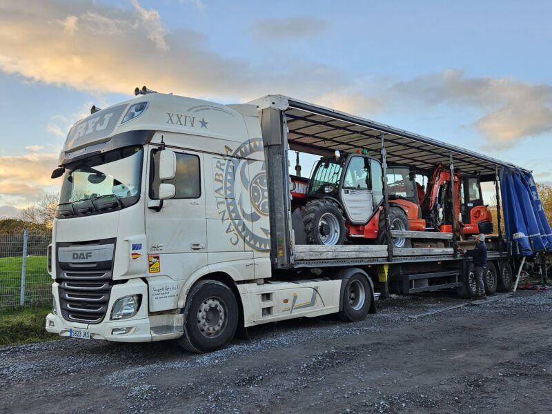 Image for the Tweet beginning: Full truck load off to