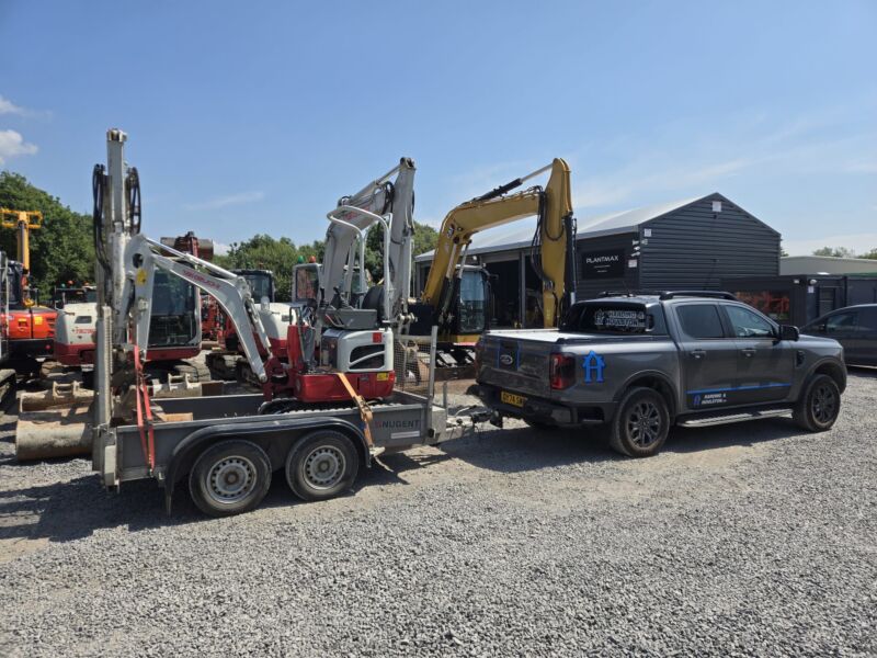 Image for the Tweet beginning: Low housed Takeuchi TB210 beginning