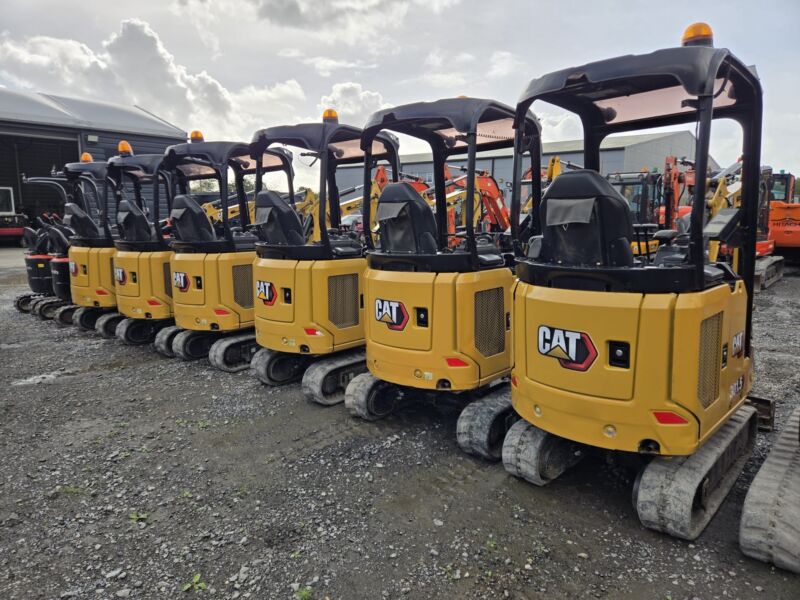 Image for the Tweet beginning: *NEW STOCK*
 
Clean CAT 301.5’s